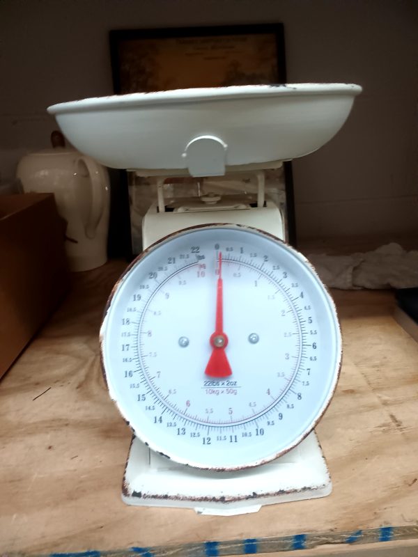 Vintage Kitchen Scale