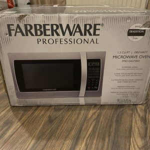 BRAND NEW Farberware Professional 1000W Microwave Oven 1.3 CU-FT (FMO13AHTBKE)