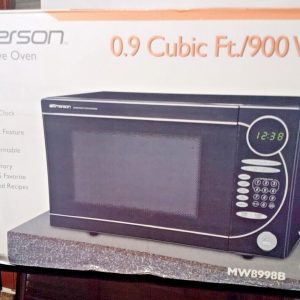 Emerson Microwave Oven; .9 Cubic Feet; 900 Watt; MW8998B; New Old Stock