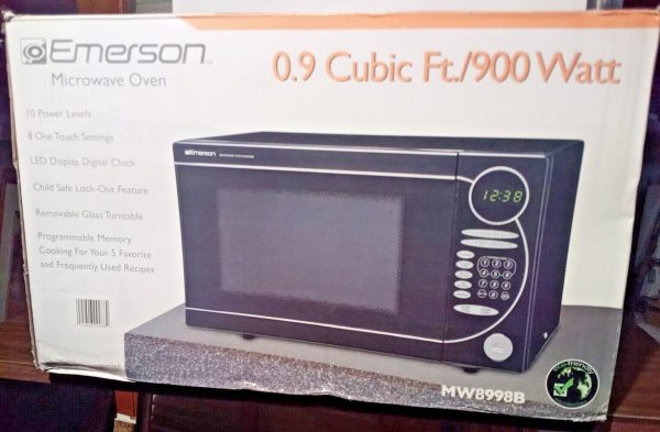 Emerson Microwave Oven; .9 Cubic Feet; 900 Watt; MW8998B; New Old Stock