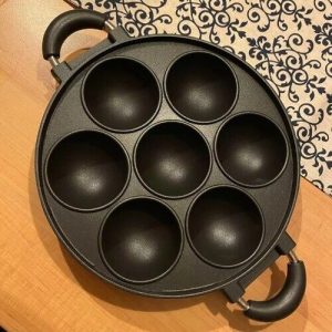 7 Hole CookingCake Pan Cast Iron Omelette Pan Non-StickPot Egg Cooker Cake Mold