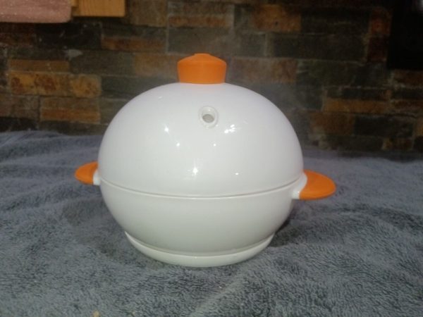 Southern Hospitality White/Orange Microwavable Egg Cooker