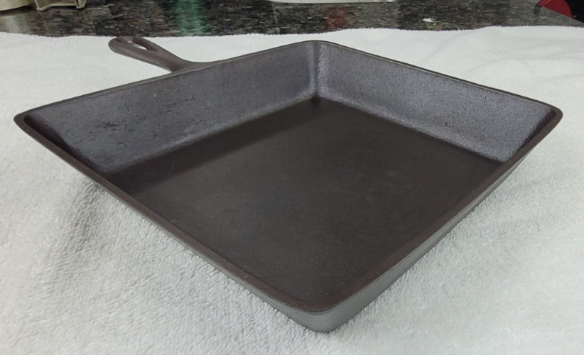 Lodge Unmarked 9-3/4" Square Cast Iron Skillet Bacon Fryer Restored vintage