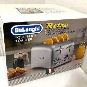 NEW IN BOX DeLonghi RT400 Retro 4-Slice Toaster /Bagel /Defrost - Wide/Long Slot