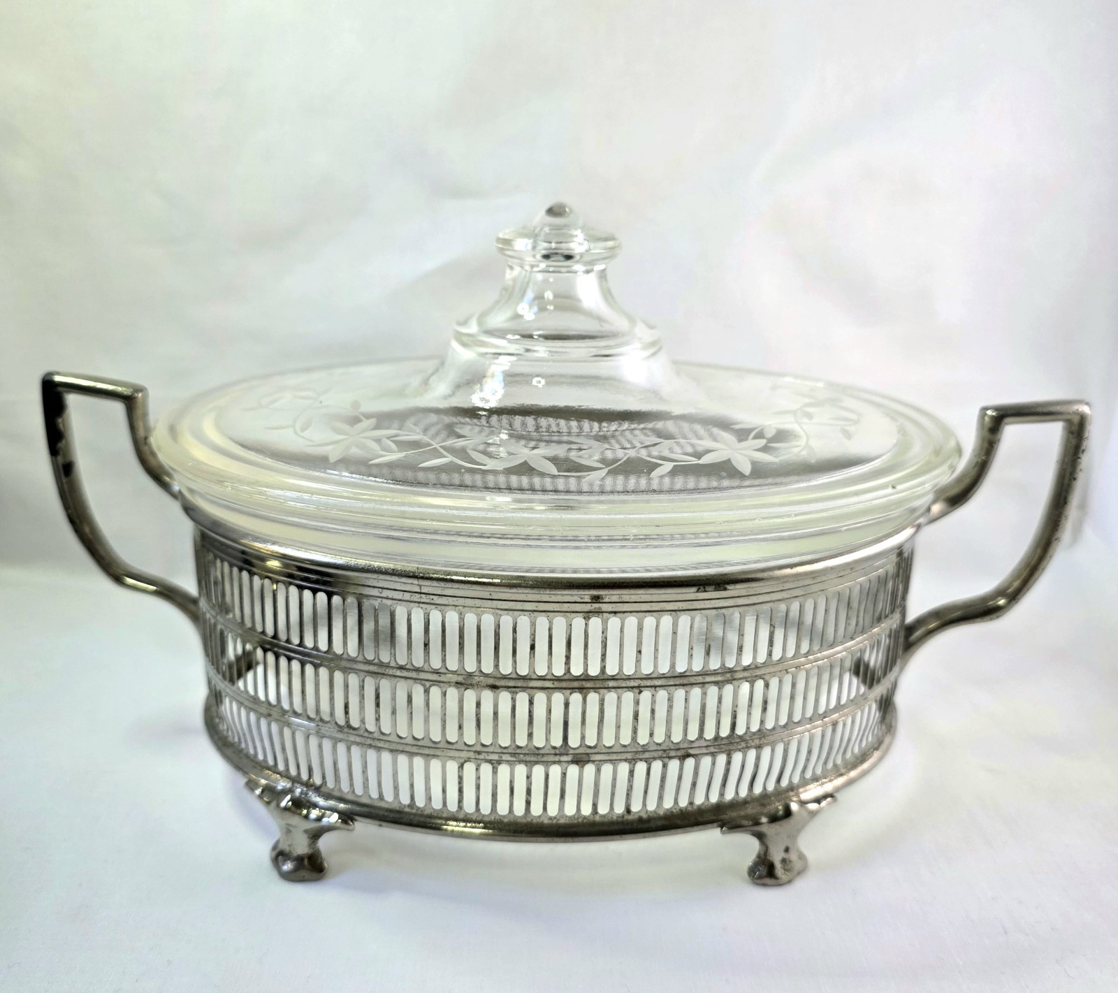 Vintage 1920s Rare Pyrex Glass Oval Dish w/ Etched Flower Lid 193-197 and Cradle