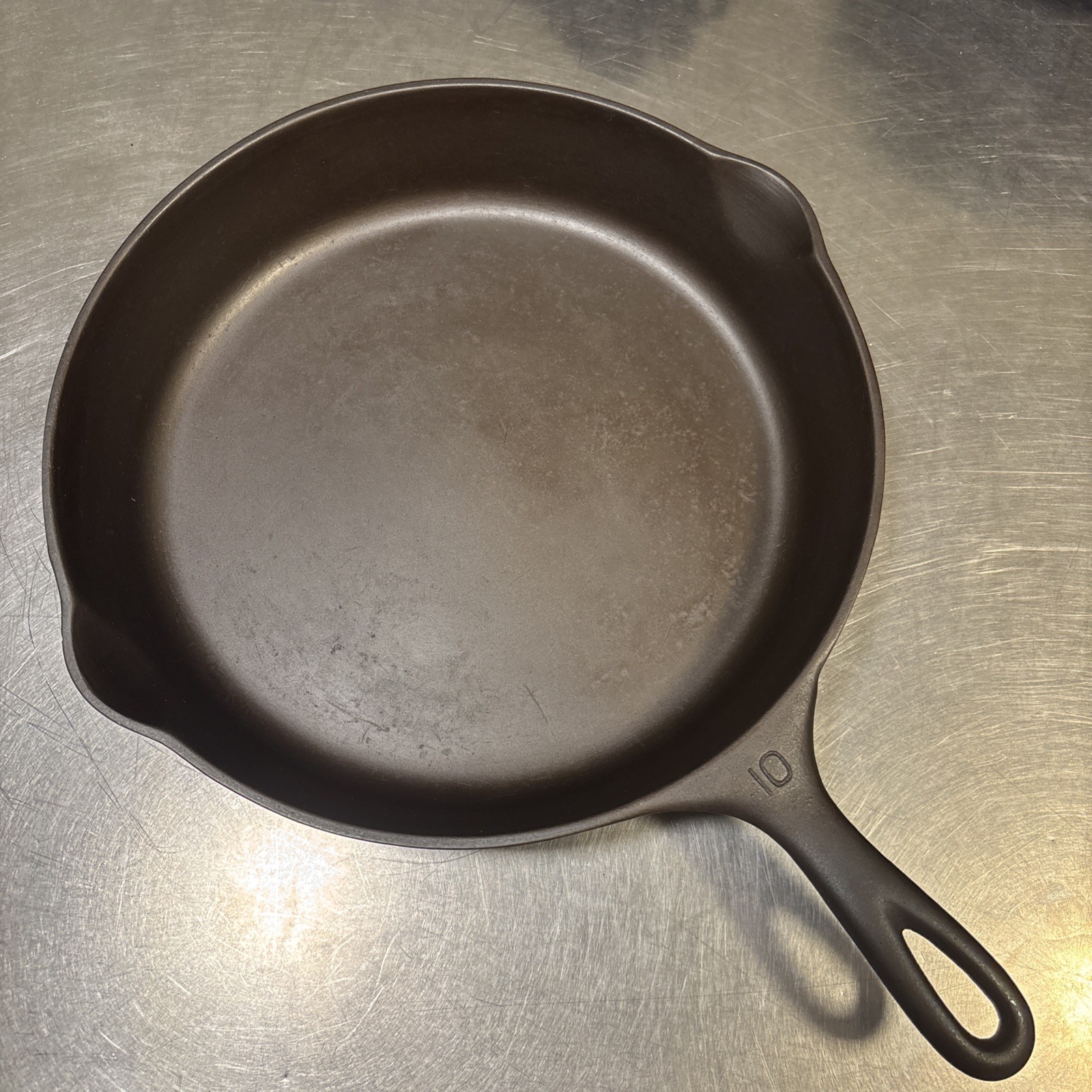 Vintage Unbranded #10 Cast Iron Skillet