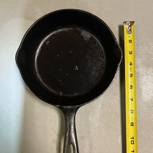 Vintage Wagner Ware # 5 Cast Iron 8 inch Skillet made in USA read