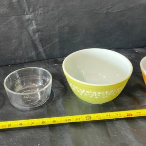 vintage Pyrex mixing bowls (rare designs) and storage bowl lot of 4 total