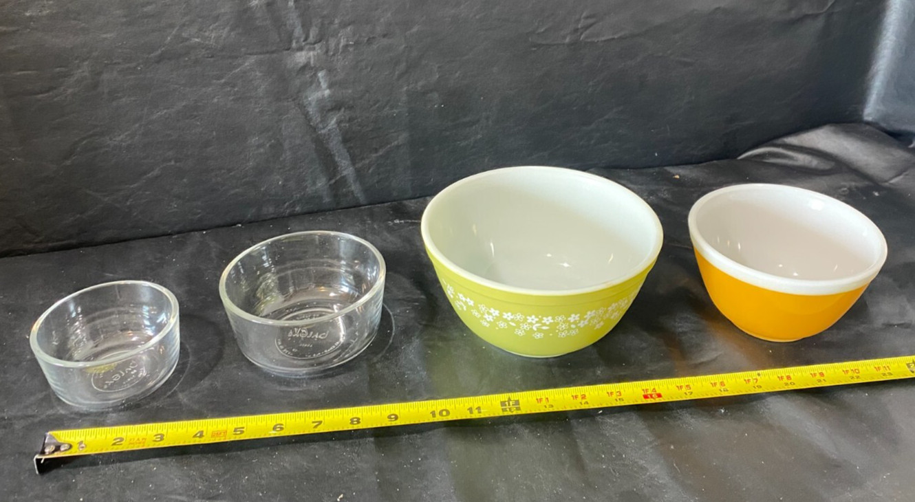 vintage Pyrex mixing bowls (rare designs) and storage bowl lot of 4 total